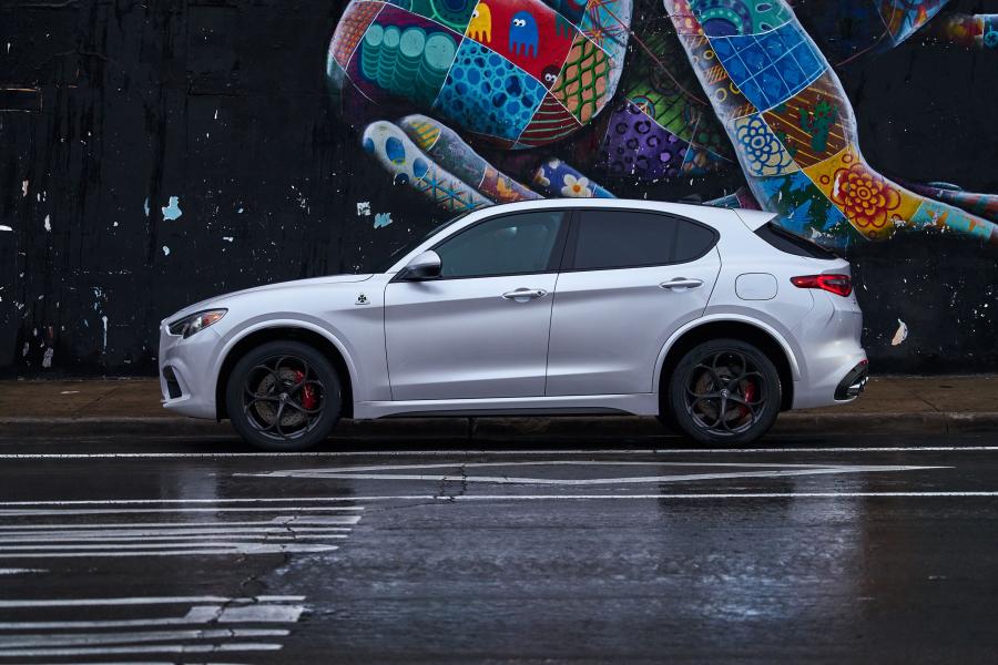  Alfa Romeo Stelvio Quadrifoglio (949) 2018 года  (NA) (фото 33 из 40)